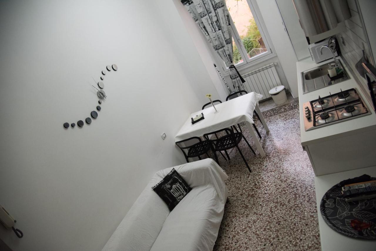 Beautiful And Spacious Apartment Next To Termini 10 Minutes From Coliseum Esterno foto