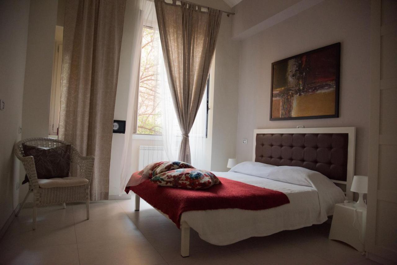 Beautiful And Spacious Apartment Next To Termini 10 Minutes From Coliseum Esterno foto