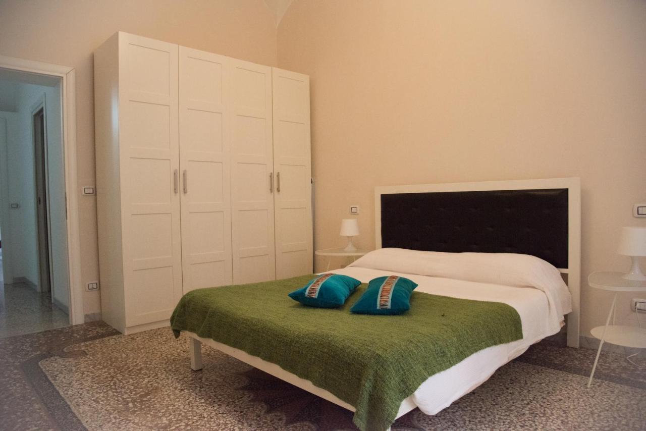 Beautiful And Spacious Apartment Next To Termini 10 Minutes From Coliseum Esterno foto