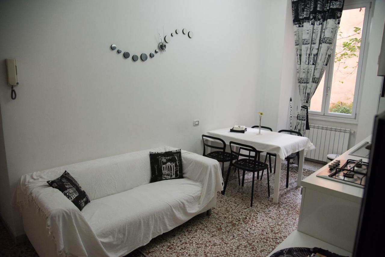 Beautiful And Spacious Apartment Next To Termini 10 Minutes From Coliseum Esterno foto