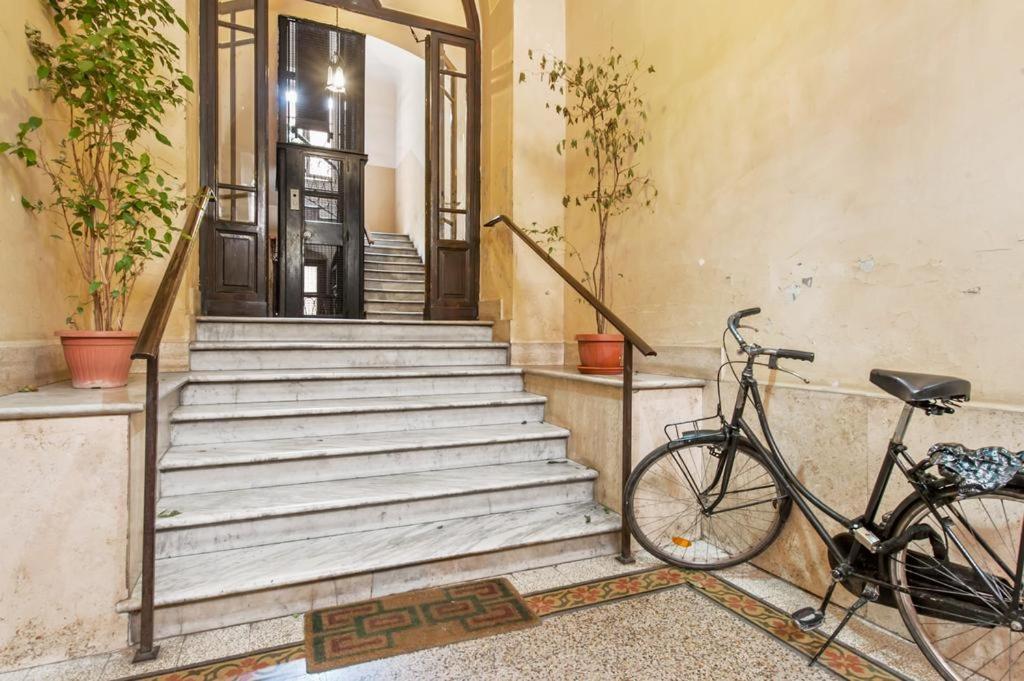 Beautiful And Spacious Apartment Next To Termini 10 Minutes From Coliseum Esterno foto